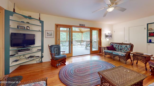 8 Sunrise Ct, House other with 3 bedrooms, 2 bathrooms and 6 parking in Silver Bay NY | Image 4