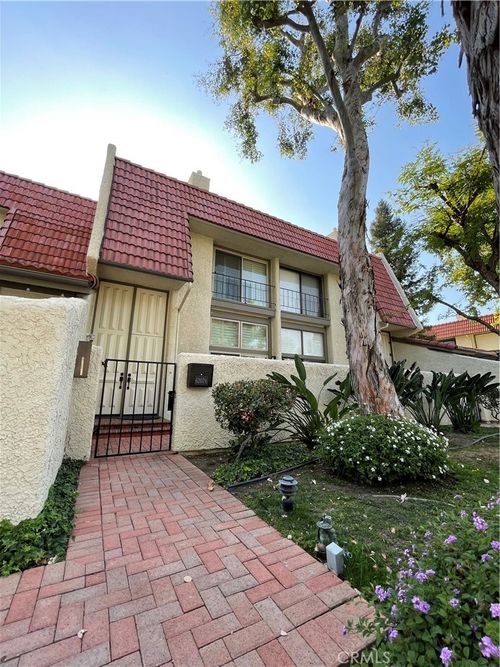 6207 1/2 Nita Ave, Woodland Hills, CA, 91367-1853 | Card Image