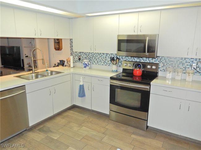 902 Mcgregor Park Cir, House attached with 2 bedrooms, 2 bathrooms and null parking in FORT MYERS FL | Image 19