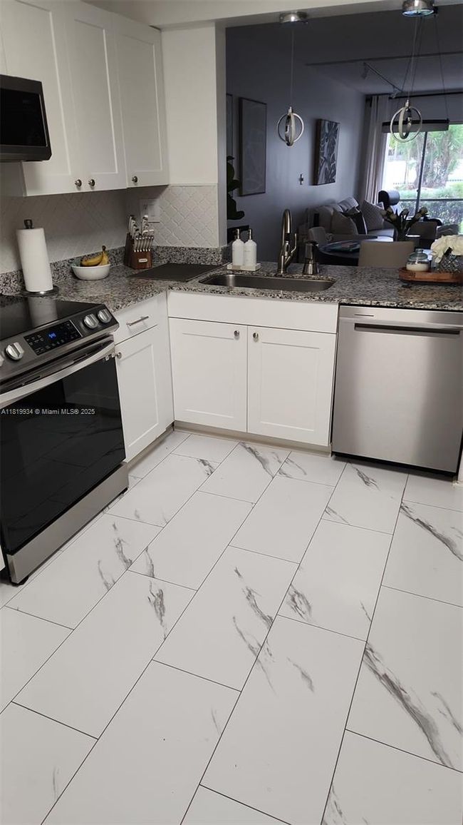 APT-103D - 3930 Inverrary Blvd, Condo with 2 bedrooms, 2 bathrooms and null parking in Lauderhill FL | Image 8