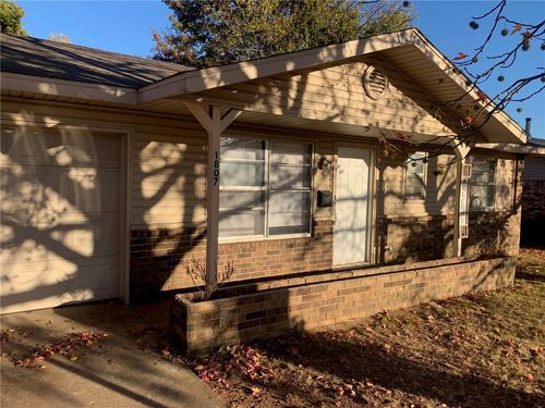 1807 Cambridge St, Springdale, AR, 72762-6105 | Card Image
