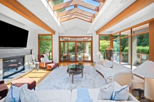 510 Eastcot Rd, West Vancouver, BC, V7S1E4 | Card Image