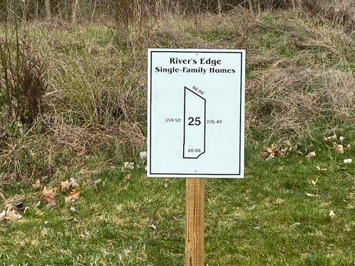 3373 Rivers Edge Dr, Saint Joseph, MI, 49085-8762 | Card Image