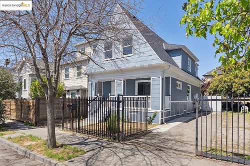 850 Milton St, Oakland, CA, 94607-3446 | Card Image