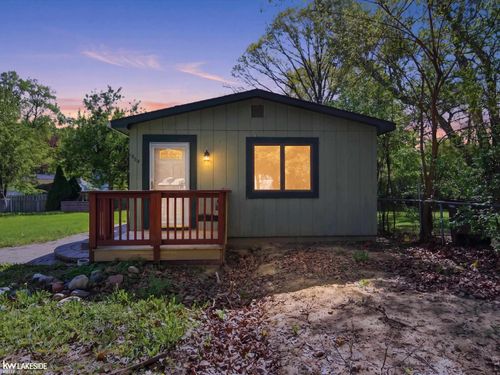 1064 Cloverlawn Drive, Pontiac, MI, 48346 | Card Image