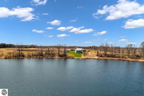 4374 E County Line Rd, Hale, MI, 48739-8822 | Card Image