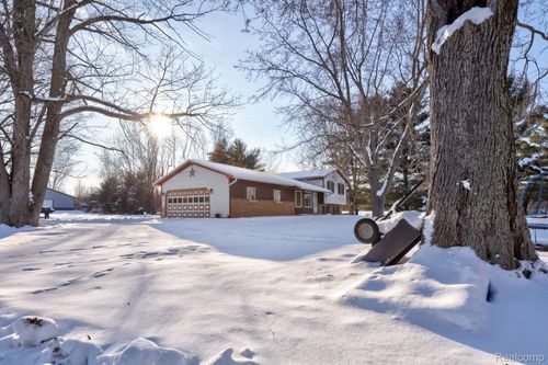 237 W Castle Rd, Fostoria, MI, 48435-9667 | Card Image