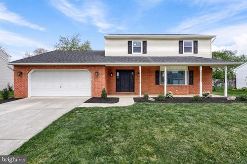 18 Bourbon Red Dr, MECHANICSBURG, PA, 17050-7902 | Card Image