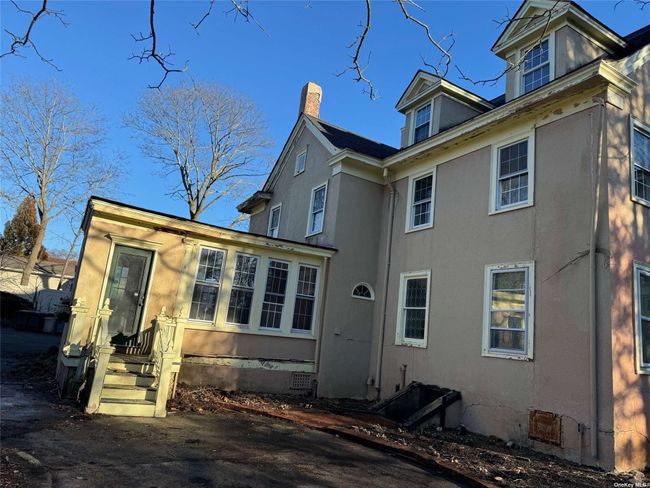 407 Middle Road, House other with 6 bedrooms, 4 bathrooms and null parking in Bayport NY | Image 4