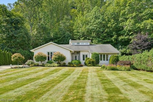 2596 Dodd Rd, Willoughby Hills, OH, 44094-6936 | Card Image