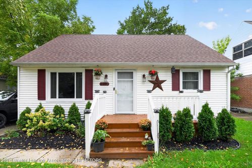 3216 Young Ave, Lansing, MI, 48906-2562 | Card Image