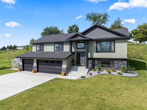 600 Mulligan Dr, Zumbrota, MN, 55992-2900 | Card Image