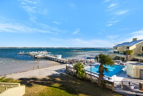 ut-23-8520 Gulf Blvd, Navarre, FL, 32566-7235 | Card Image