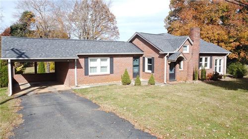 504 Cody Trl, Dobson, NC, 27017-8154 | Card Image