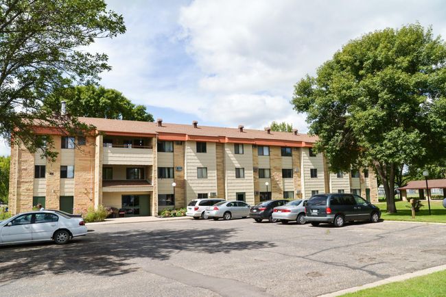 Heritage Prairie Exterior | Image 10