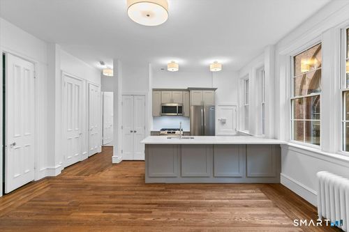 404-284 Orange Street, New Haven, CT, 06510 | Card Image