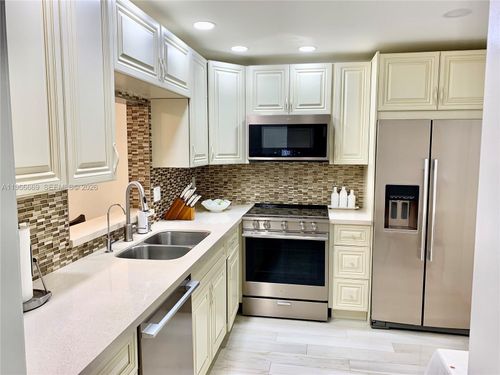 apt-301-619 Ne 14th Ave, Hallandale Beach, FL, 33009-3632 | Card Image