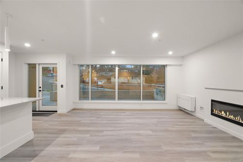 th1-1102 Esquimalt Rd, Esquimalt, BC, V9A3N4 | Card Image