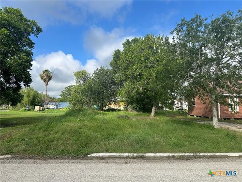 719 S Benavides St, Port Lavaca, TX, 77979-4119 | Card Image