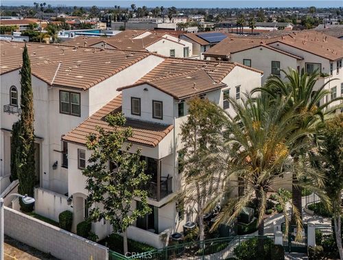 101-3000 E 19th St, Signal Hill, CA, 90755-5808 | Card Image