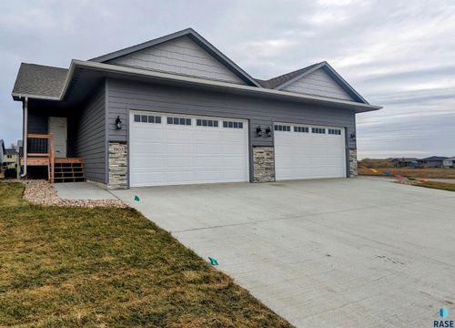 3903 Caballo Ct, Sioux Falls, SD, 57106 | Card Image