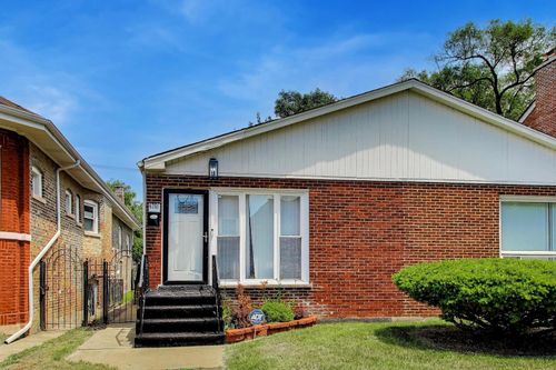 6751 S Saint Lawrence Ave, Chicago, IL, 60637-4012 | Card Image
