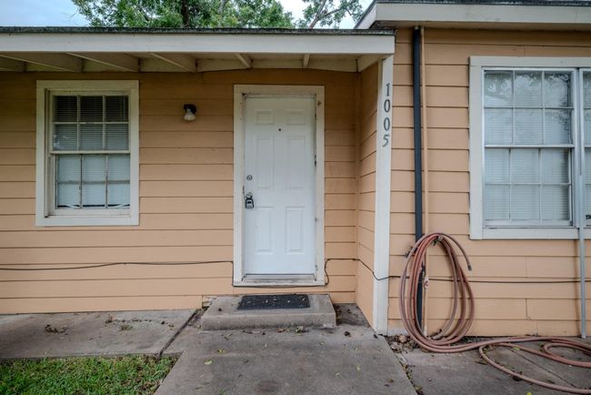 1005 Center St, House other with 3 bedrooms, 2 bathrooms and null parking in Wharton TX | Image 5