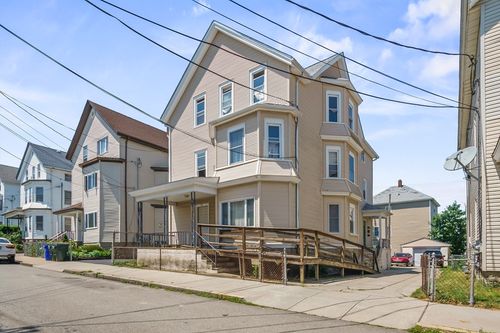 82 Snell St, Fall River, MA, 02721-6754 | Card Image