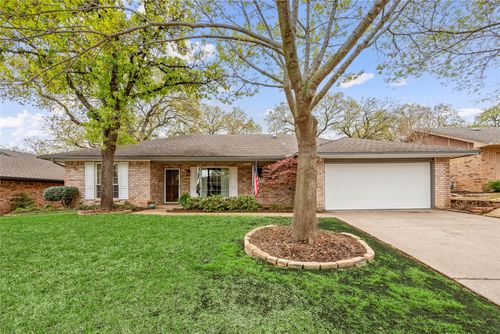 5704 Trail Crest Dr, Arlington, TX, 76017-1129 | Card Image