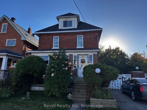 551 1st Ave E, North Bay, ON, P1B1K5 | Card Image