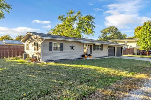 11 Elm Dr, Bethany, IL, 61914-9516 | Card Image