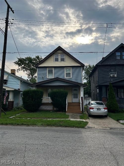 3279 W 97th St, Cleveland, OH, 44102-4714 | Card Image