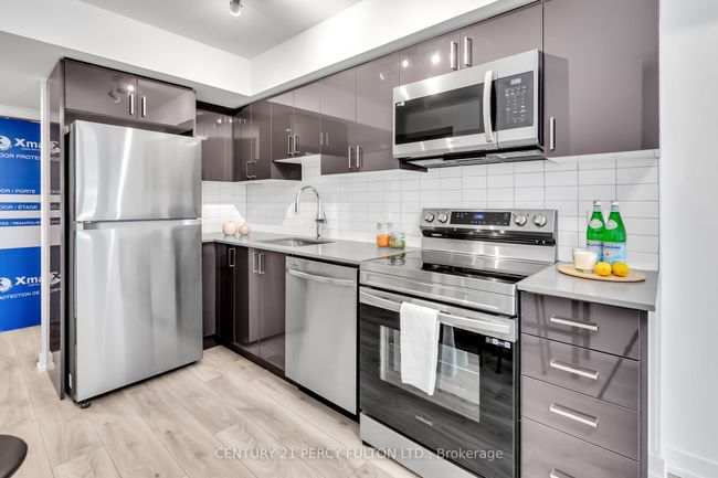 210 - 1455 Celebration Dr, Condo with 2 bedrooms, 1 bathrooms and null parking in Pickering ON | Image 7