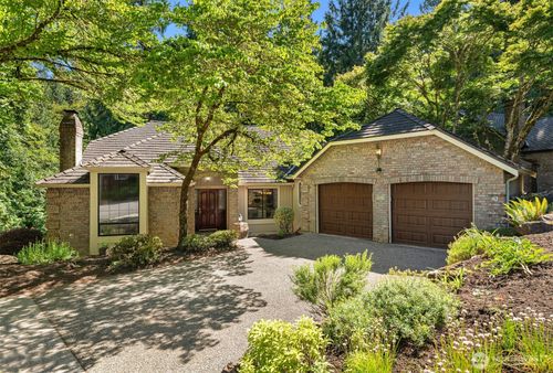 2815 Nw Pine Cone Dr, Issaquah, WA, 98027-8698 | Card Image