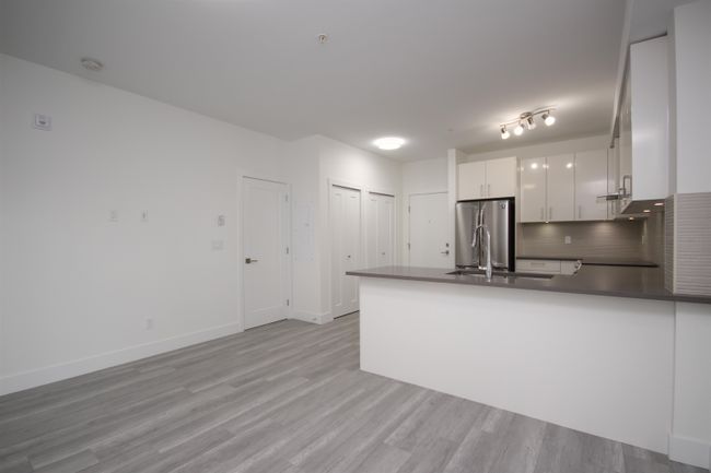 413 - 9689 140 Street, Condo with 1 bedrooms, 1 bathrooms and 1 parking in Surrey BC | Image 7