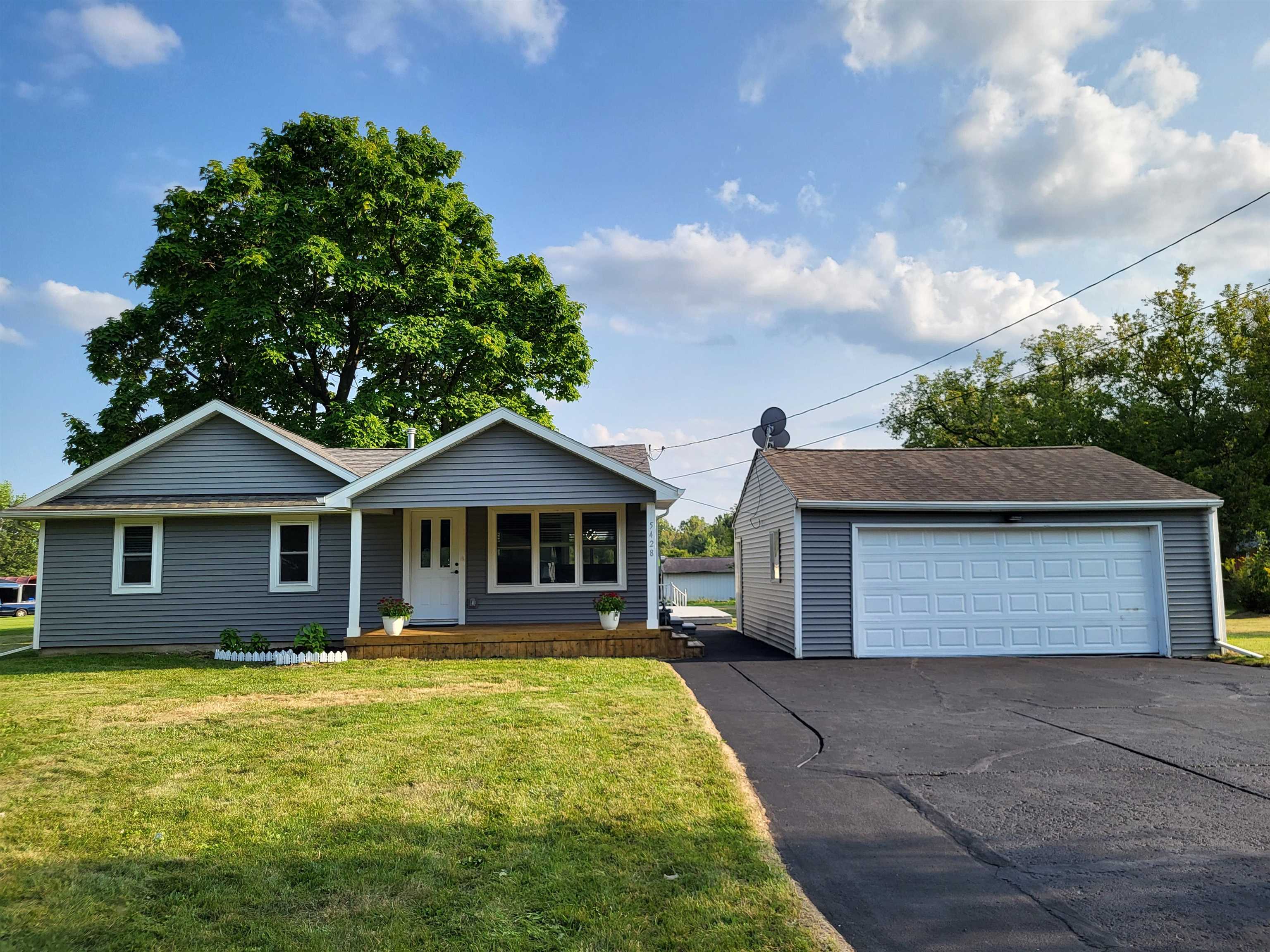 Hopkins Rd, Flint, MI 48506