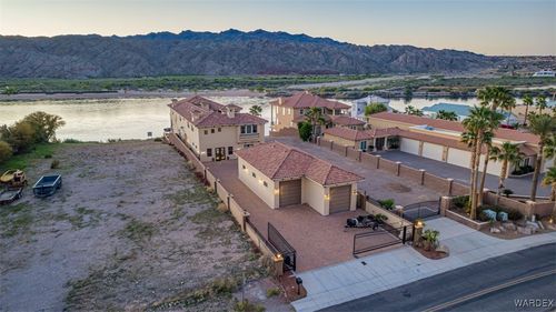 381 Riverfront Dr, Bullhead City, AZ, 86442-6172 | Card Image
