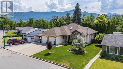 1040 Regan Cres, Trail, BC, V1R1C4 | Card Image