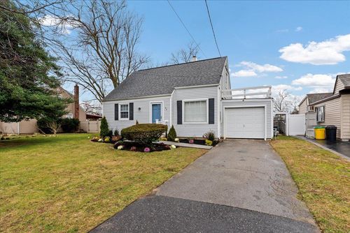 49 Jedwood Pl, Valley Stream, NY, 11581-2539 | Card Image