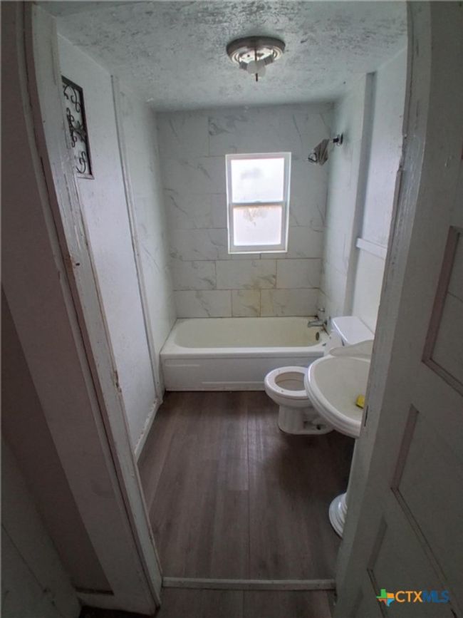 1206 W 7 Th St, House other with 3 bedrooms, 1 bathrooms and null parking in Cameron TX | Image 12