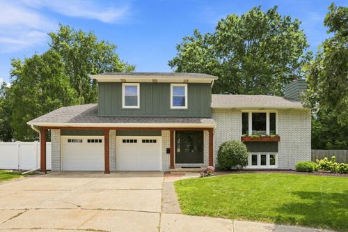 4415 Montclair Ct, Bettendorf, IA, 52722-2226 | Card Image
