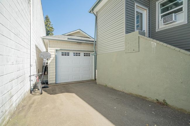 32365 Cordova Avenue, House other with 6 bedrooms, 2 bathrooms and 4 parking in Abbotsford BC | Image 32