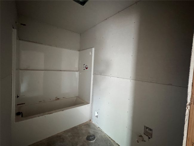 hall bath, single vanity and tub-shower combo. Photo taken 8-11-25 | Image 17