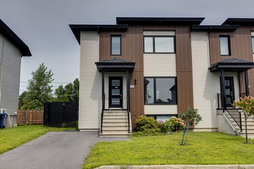 160 Rue Despocas, Salaberry de Valleyfield, QC, J6T0C7 | Card Image