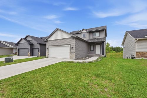977 45th Ave Ne, Saint Cloud, MN, 56304-4666 | Card Image