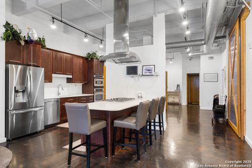 203-1339 S Flores St, San Antonio, TX, 78204-1681 | Card Image