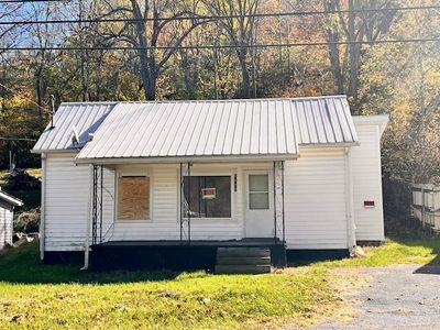 1122 W. Main St, House other with 2 bedrooms, 1 bathrooms and null parking in Saltville VA | Image 1