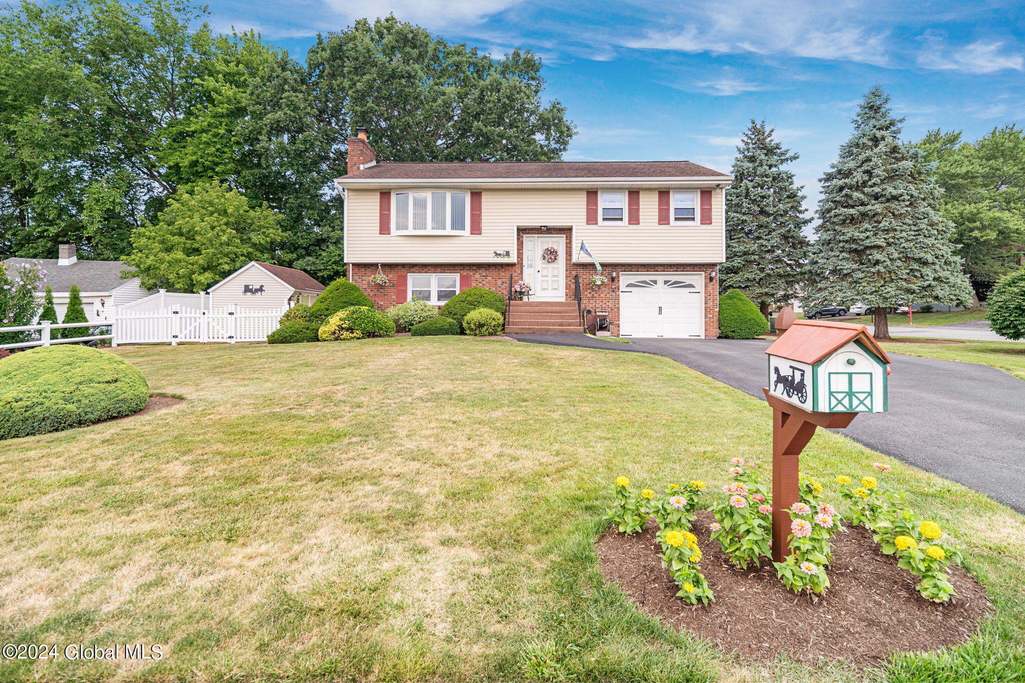 Pershing Dr, Latham, NY 12110