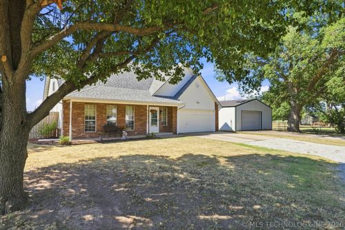 9412 E Yorkshire Avenue, Claremore, OK, 74017 | Card Image