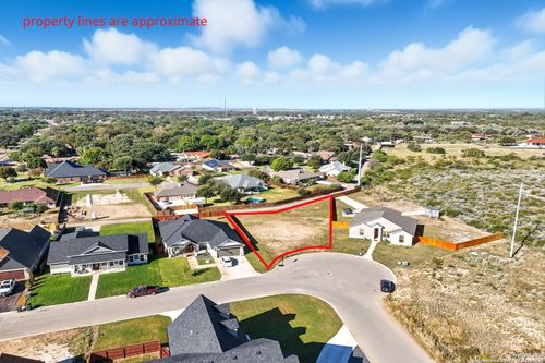 7 Hope Pl, Uvalde, TX, 78801-4067 | Card Image